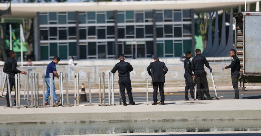 Presidência retira grades do Palácio do Planalto