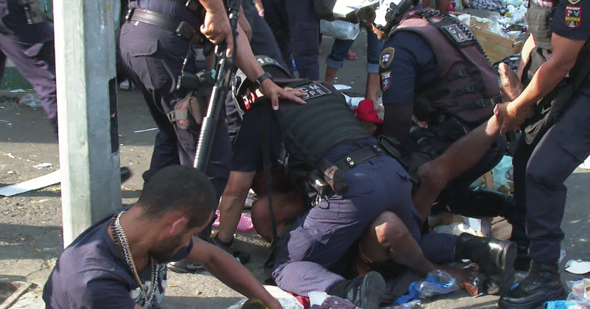 Guarda Civil dá golpe de enforcamento e deixa homem desacordado em SP