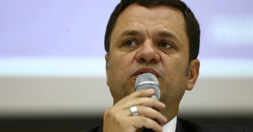 Anderson Torres é preso pela PF após desembarcar em Brasília