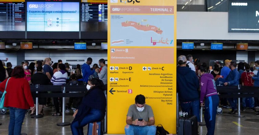 Máscaras em aviões e aeroportos são obrigatórias a partir de hoje