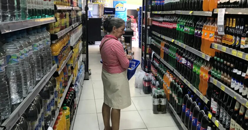 Envases en Brasil ocultan parte de los aditivos en los alimentos