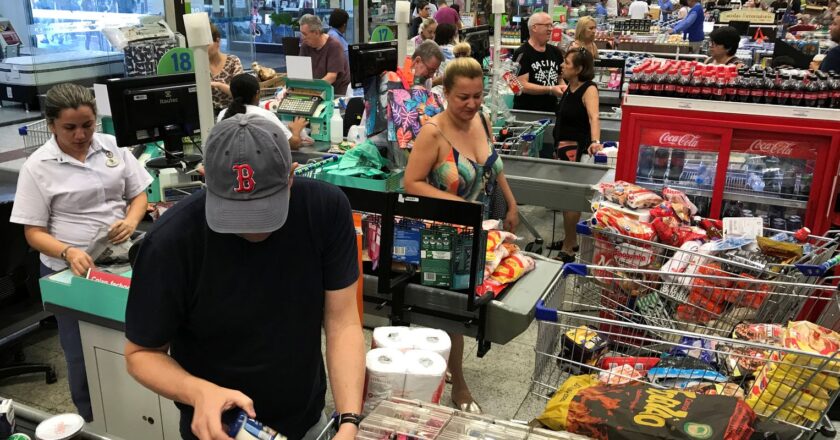 Consumo nos lares brasileiros encerra 2022 com alta de 3,89%