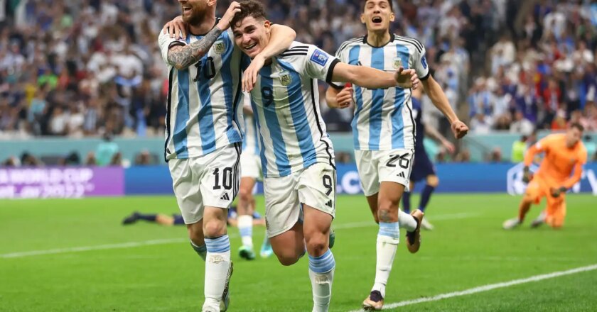 Com brilho de Messi e Álvarez, Argentina chega à final da Copa