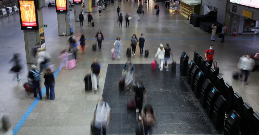 Greve de aeronautas entra no 2°dia com atrasos e cancelamentos de voos