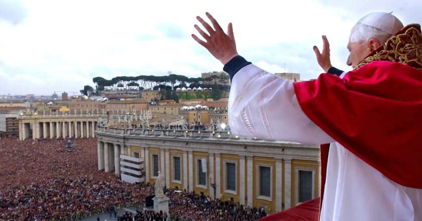 Autoridades políticas e católicas lamentam morte de Bento XVI