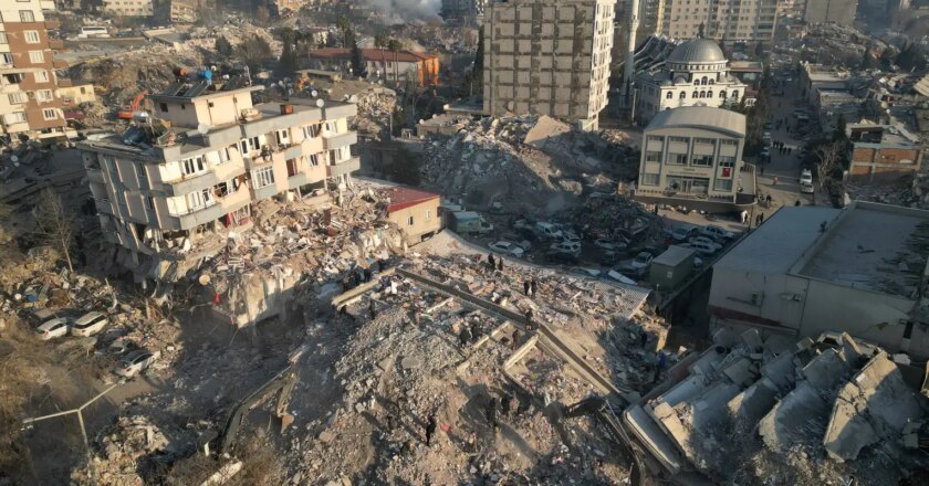 Voo da FAB traz ao Brasil 17 sobreviventes de terremoto na Turquia