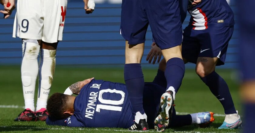 Neymar terá que passar por cirurgia no tornozelo direito