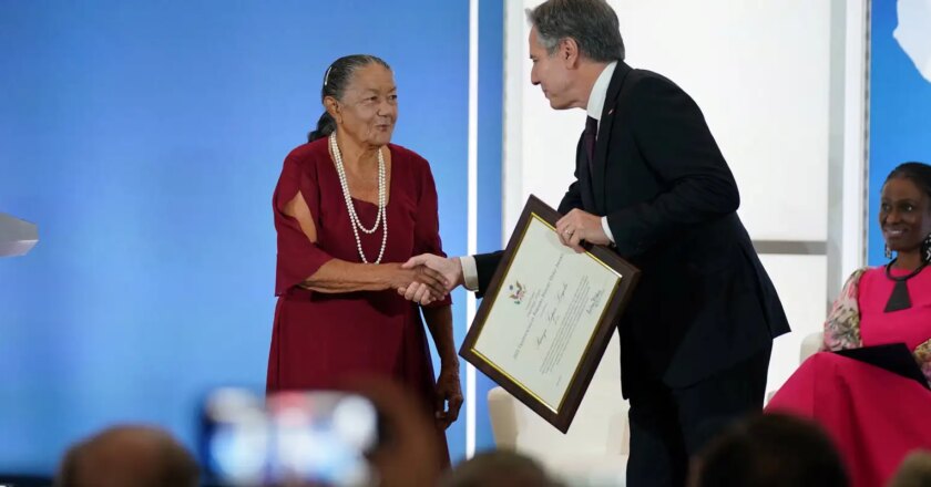 Brasileira recebe prêmio por luta contra trabalho análogo à escravidão