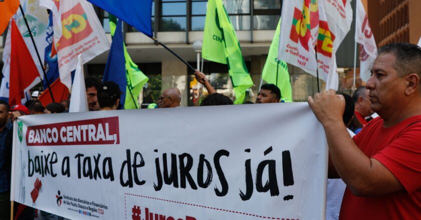 Centrais sindicais fazem atos por melhores condições de trabalho