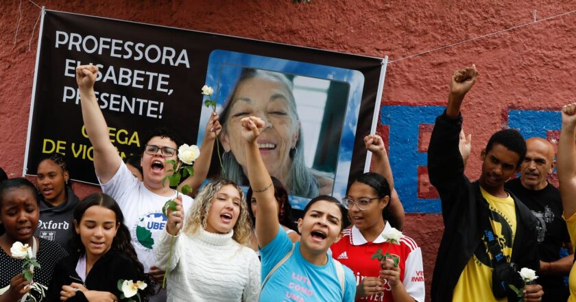Vigília homenageia vítimas de ataque em escola de São Paulo