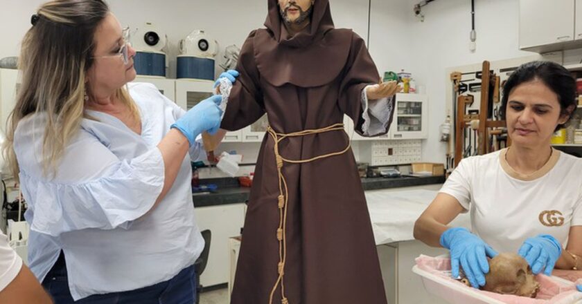 UFMG confirma autoria de imagem sacra de São Francisco a Aleijadinho