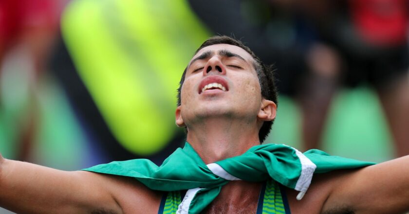 Marcha atlética: Caio Bonfim bate recorde brasileiro nos 20 km
