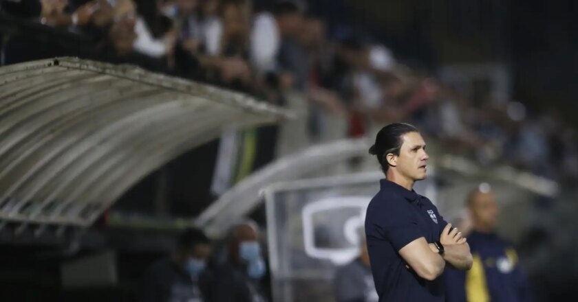 Vasco anuncia técnico Maurício Barbieri