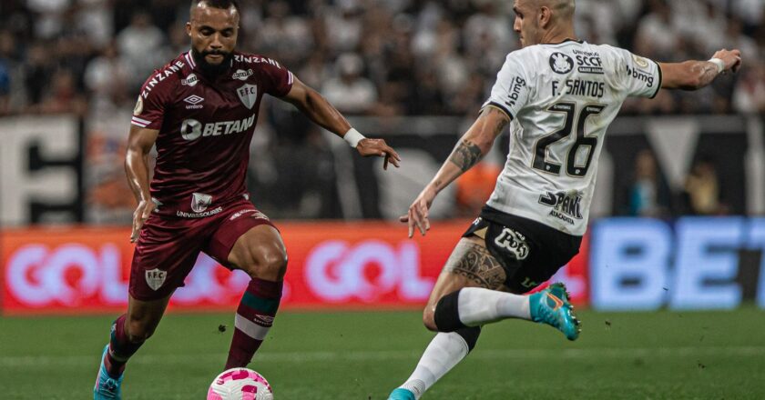 Fluminense enfrenta Corinthians tentando retomar o caminho de vitórias