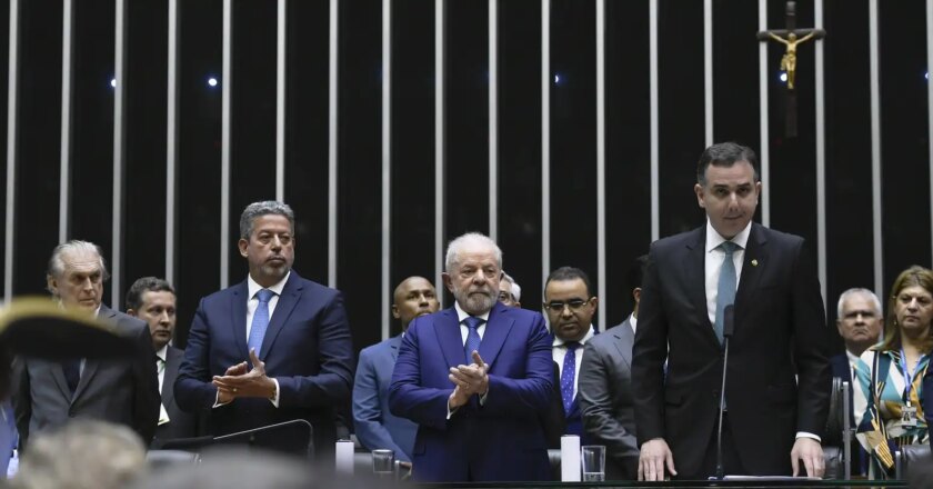 Parlamentares da base falam em governabilidade, em sessão no Congresso