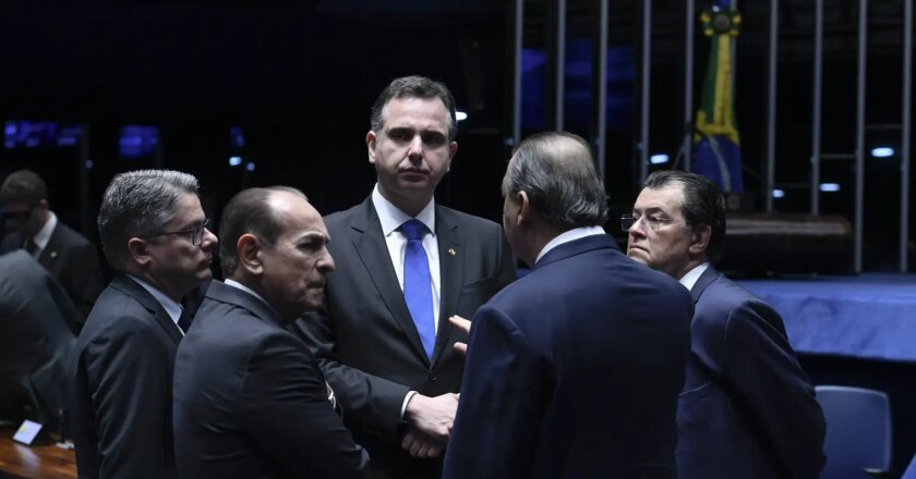 “O Brasil não vai ceder diante de golpismos”, diz presidente do Senado