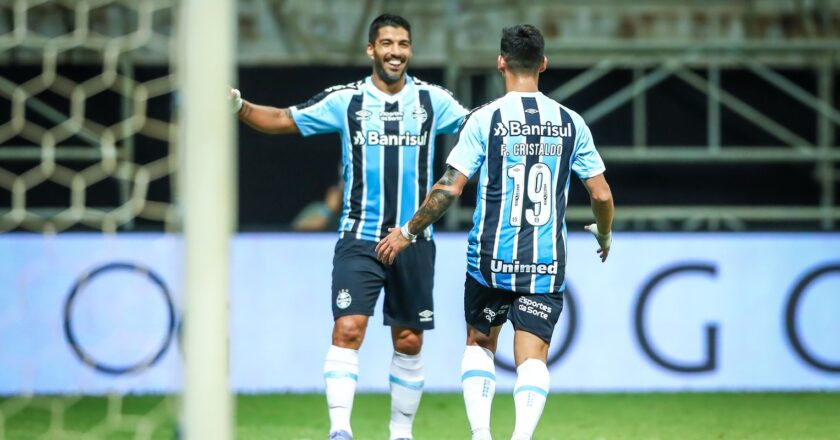 Grêmio vence no Mané Garrincha e avança na Copa do Brasil