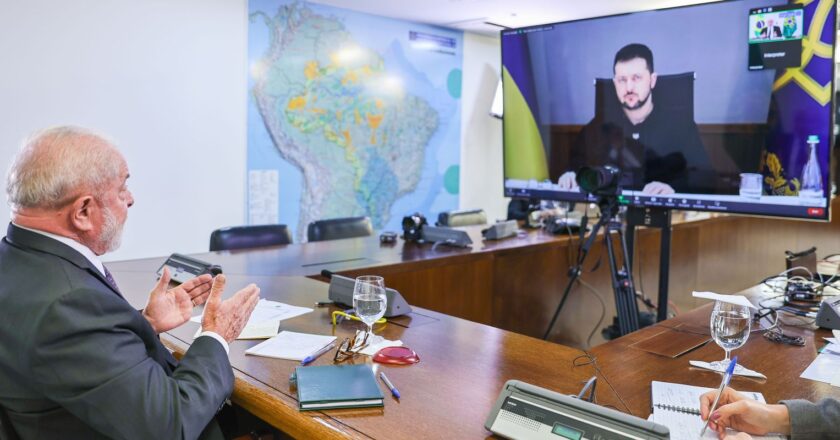 Lula conversa com Zelensky sobre guerra na Ucrânia