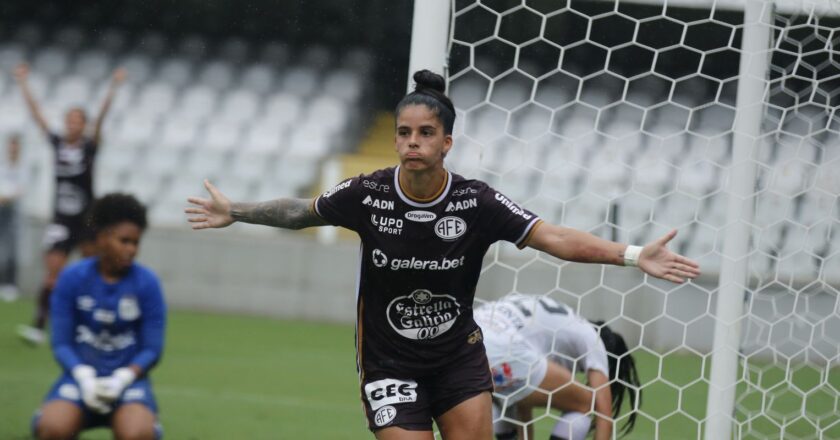 Patrícia Sochor leva Ferroviária à liderança do Brasileiro Feminino