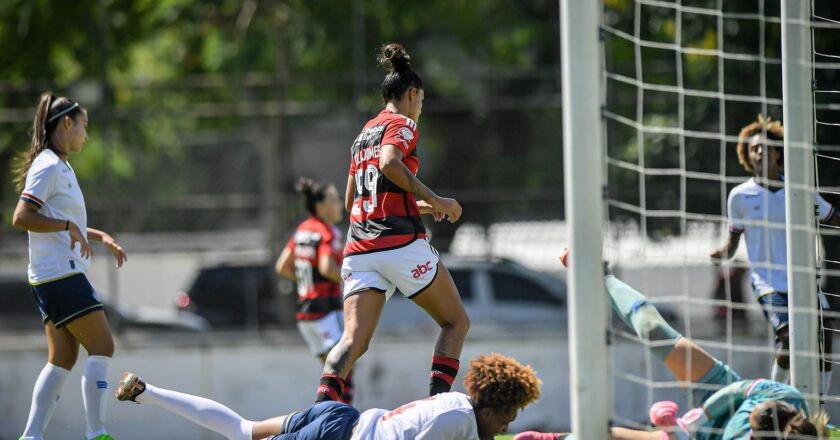 Flamengo vence Bahia e assume liderança do Brasileiro Feminino