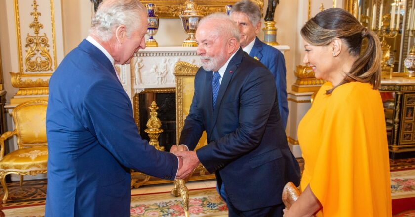 Rei Charles III pede a Lula que Brasil cuide da Floresta Amazônica