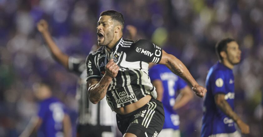 Hulk marca de falta e Atlético-MG vence clássico com Cruzeiro