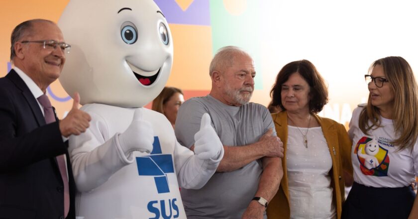 El gobierno brasileño lanza el Movimiento Nacional por la Vacunación