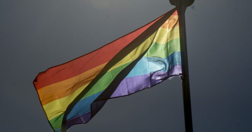 Governo aprova rito simplificado para refúgio de pessoas LGBTQIA+