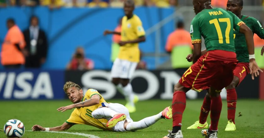 Camarões volta a atravessar o caminho do Brasil em uma Copa