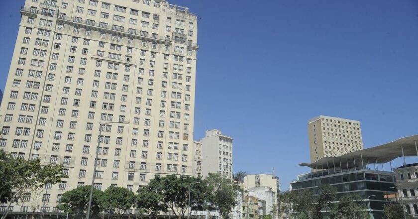 Prefeitura do Rio assina a compra do histórico edifício A Noite