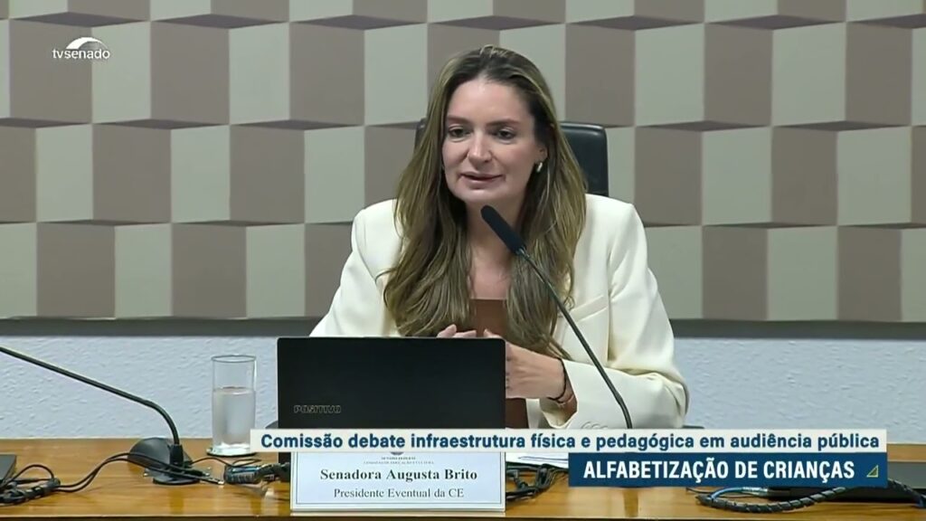 Alfabetização na idade certa precisa de cooperação de governos, aponta debate — Senado Notícias
