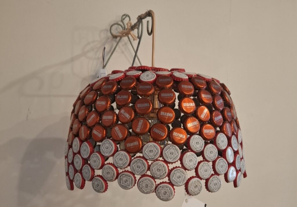 Artesãos voluntários do Galpão das Artes da Comlurb abrem Bazar de Natal com produtos ecológicos