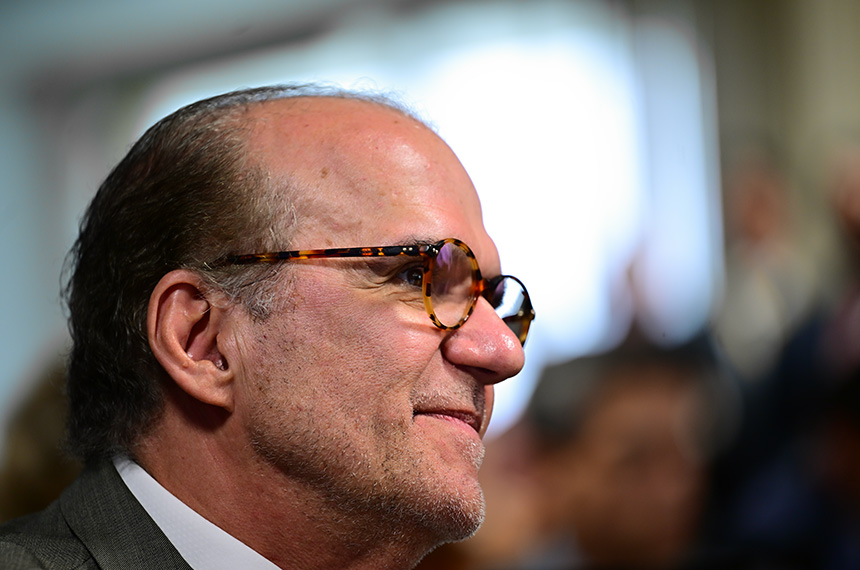 Senador Fernando Dueire (MDB-PE) em destaque.