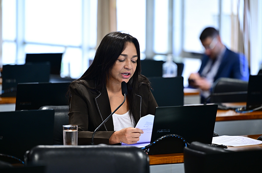À bancada, em pronunciamento, relatora do PL 2195/2024 e PL 5911/2023, senadora Eliziane Gama (PSD-MA).