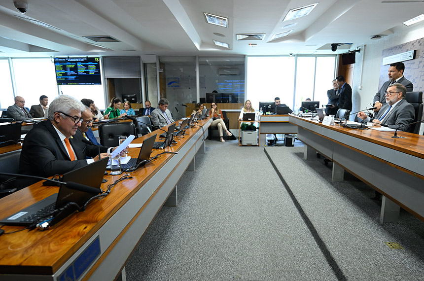 CCT aprova 20 outorgas de emissoras de rádio e TV no país