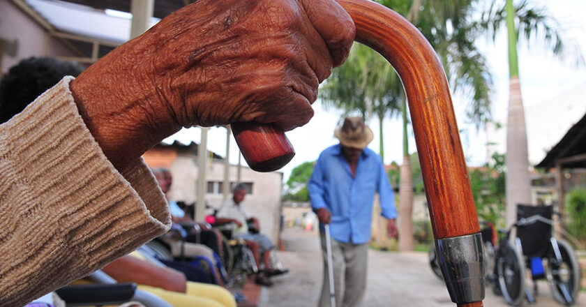 CDH vota ampliação de regras para centros de acolhimento a idosos