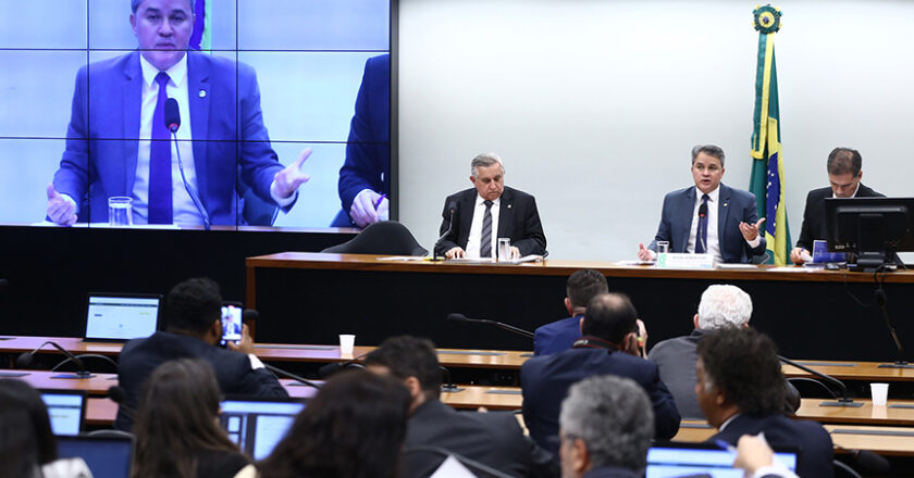 CMO aprova reajustes salariais para policiais do DF