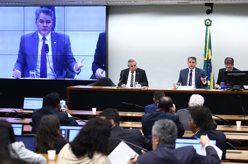 Votação da LDO para 2026. Senador, Izalci Lucas (PL - DF). Senador, Efraim Filho (UNIÃO - PB)