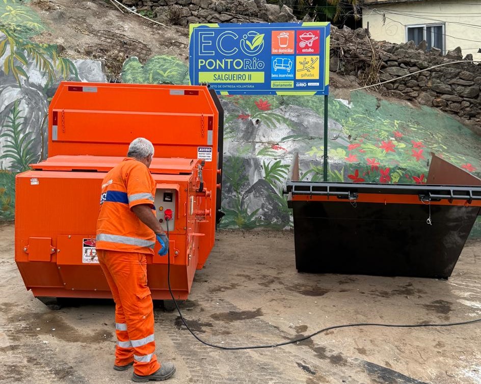 Comlurb inaugura dois ecopontos na comunidade do Salgueiro
