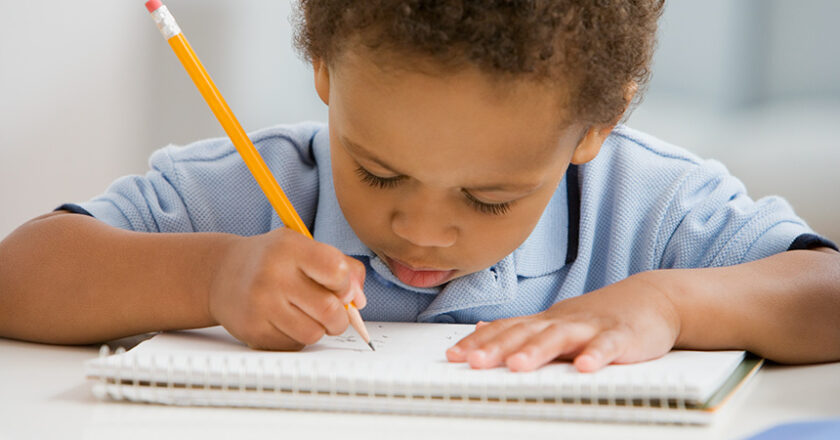 Compromisso nacional pela alfabetização na idade certa agora é lei