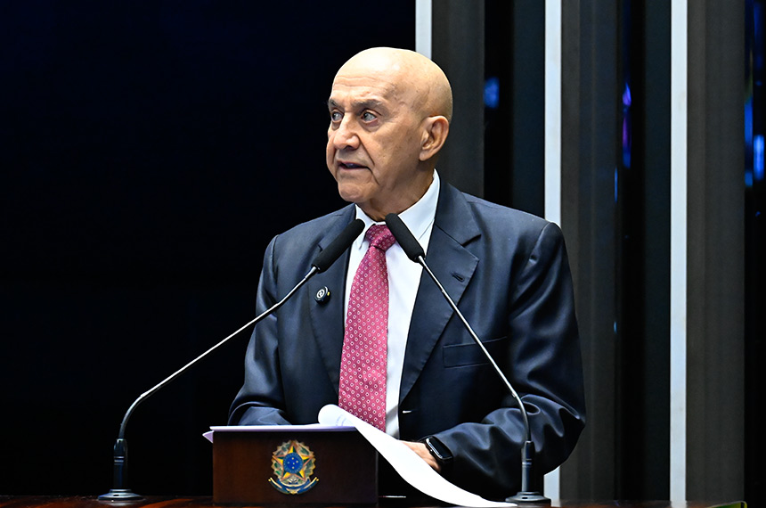 Em discurso, à tribuna, senador Confúcio Moura (MDB-RO).