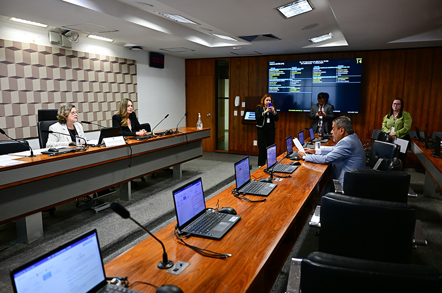 Estagiário pode ter licença médica sem desligamento do estágio, aprova CE