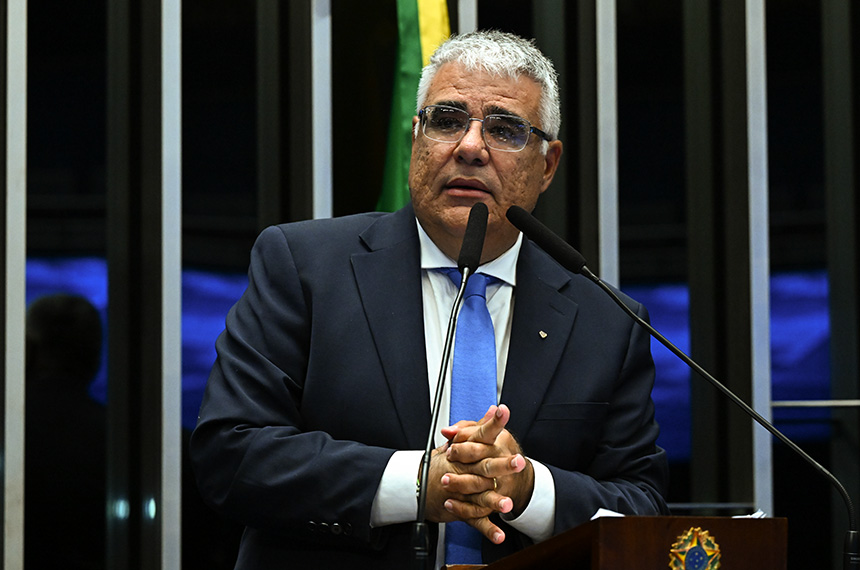 Em discurso, à tribuna, senador Eduardo Girão (Novo-CE).