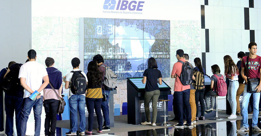Governo prorroga contratos do IBGE e do Ministério de Gestão