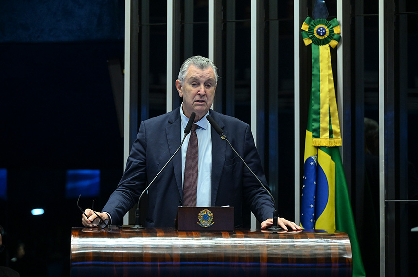Em discurso, à tribuna, senador Luis Carlos Heinze (PP-RS).