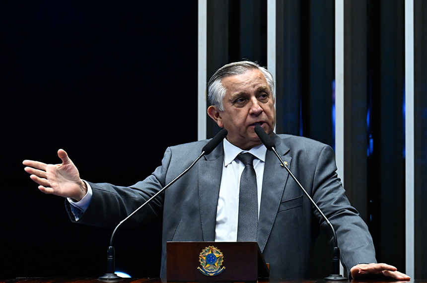 Em discurso, à tribuna, senador Izalci Lucas (PL-DF).