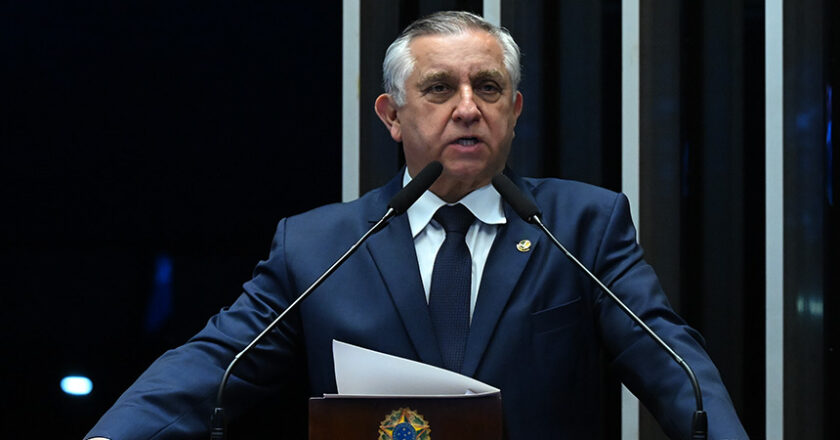 Izalci cobra valorização das polícias e defende educação para combater crime