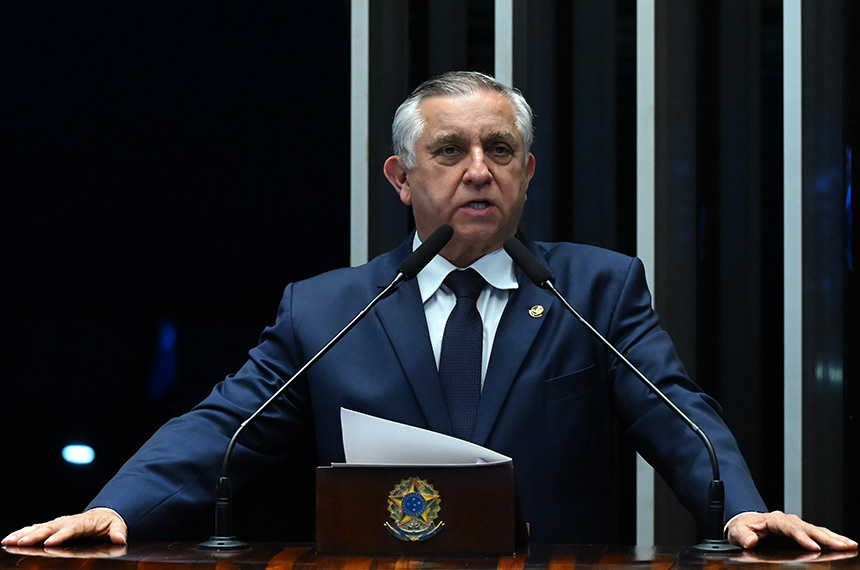 À tribuna, em discurso, senador Izalci Lucas (PL-DF).