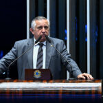 Izalci critica decisão do STF e cobra prisão de suspeitos de fraudes no INSS