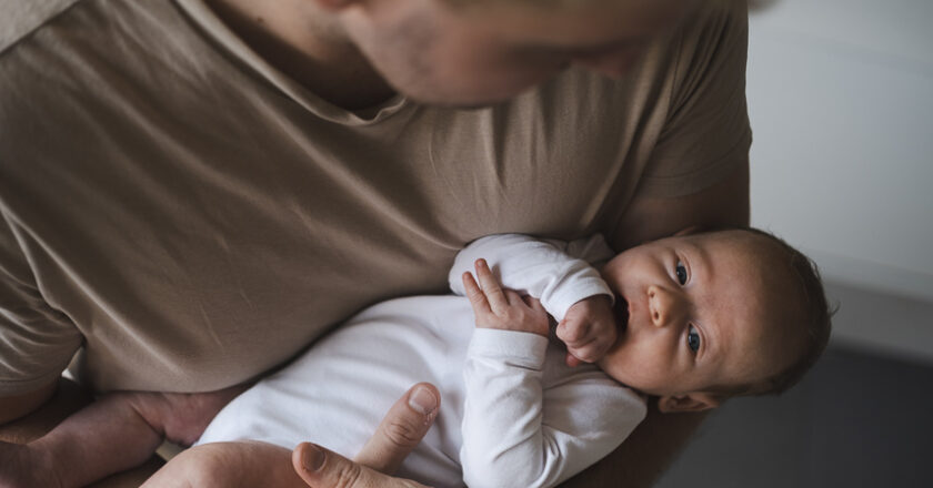 Licença-paternidade de 20 dias volta à análise do Senado